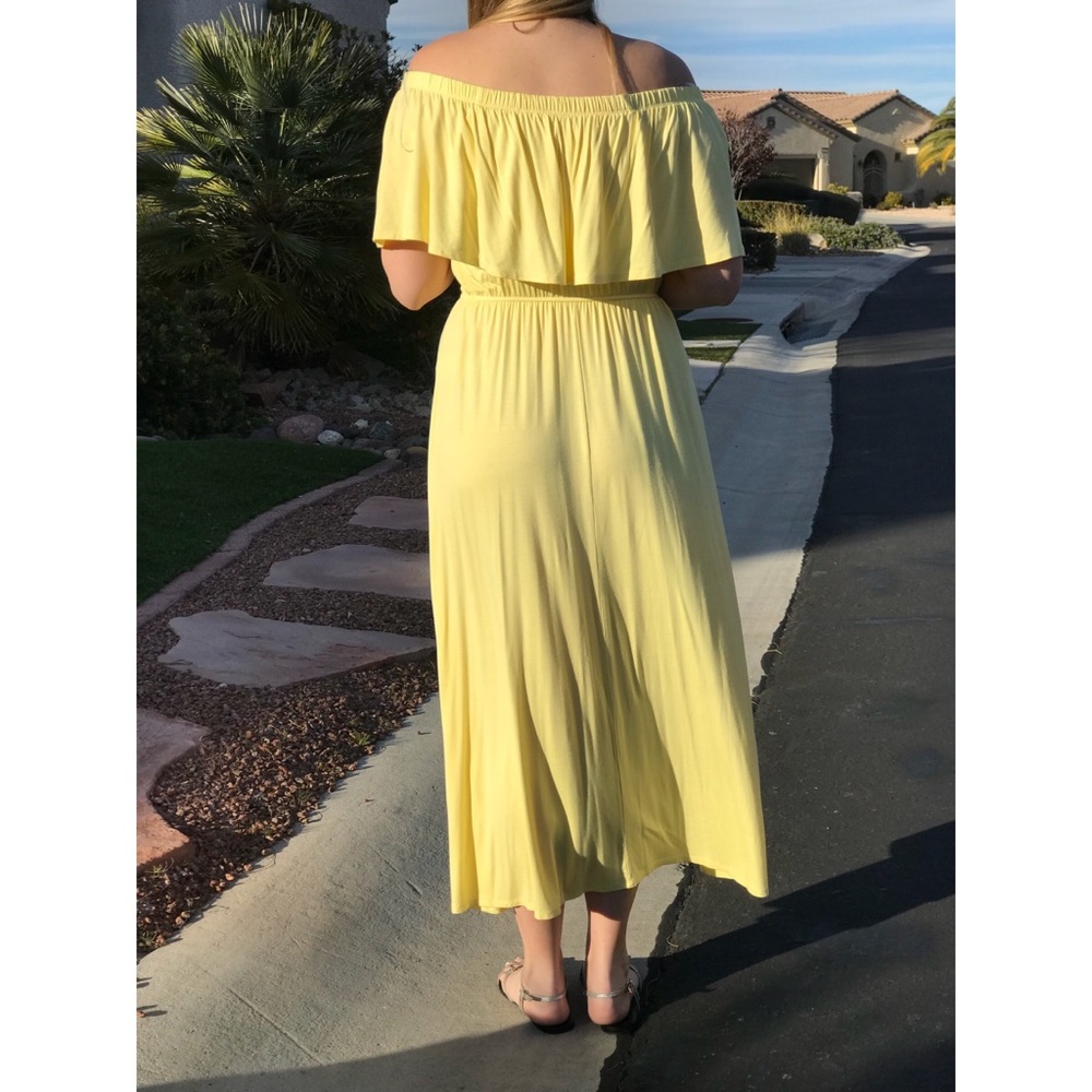 Off the shoulder Yellow Maxi Dress - Picture 2 of 4